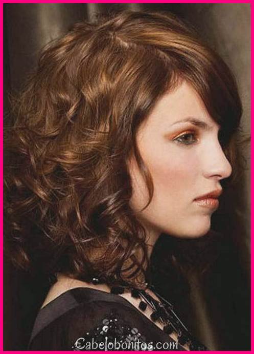 18 penteados ondulados médios superlativos para mulheres