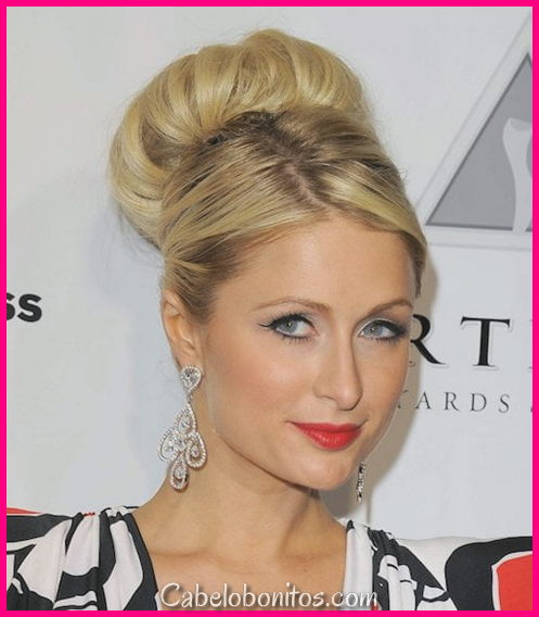 Penteados de Paris Hilton - Updos, ondulado, cachos, tranças e cortes de cabelo curtos