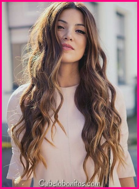 21 penteados ondulados mais bonitos para as mulheres