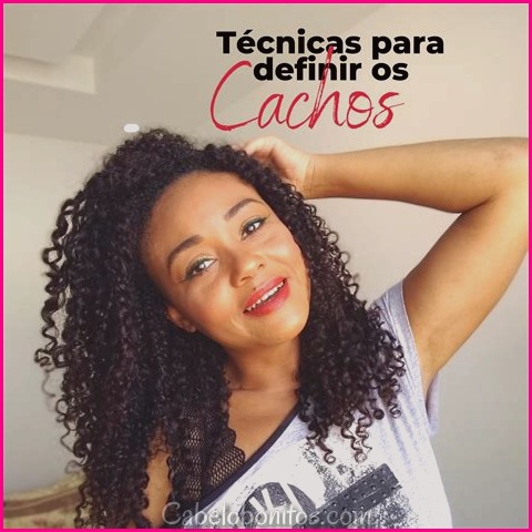 7 cortes de cabelo encaracolado médio para se inspirar