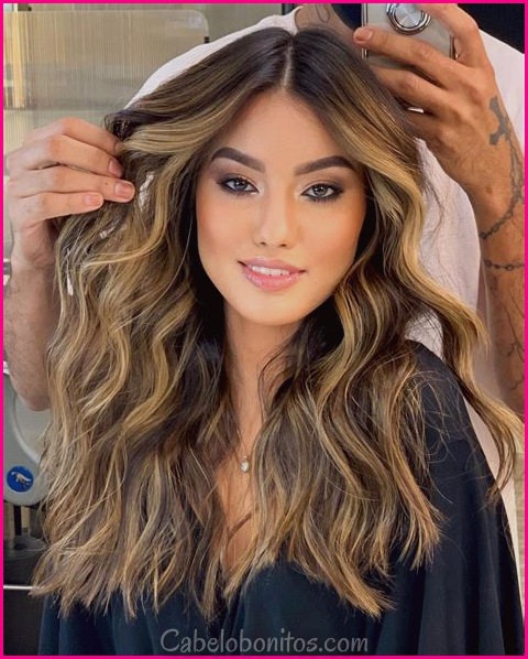 Cabelo Preto: Inspirações de looks para diferentes ocasiões