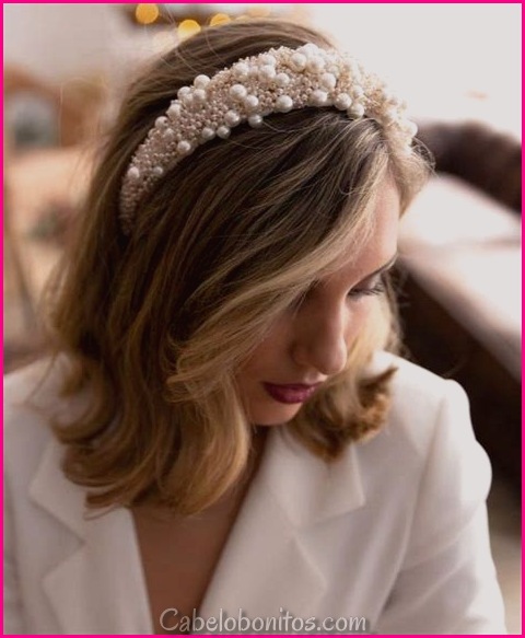 Penteados de Noiva: Cabelo Decorado com Pérolas, Strass e Outros Acessórios