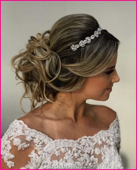 Penteados de Noiva: Cabelo Decorado com Pérolas, Strass e Outros Acessórios