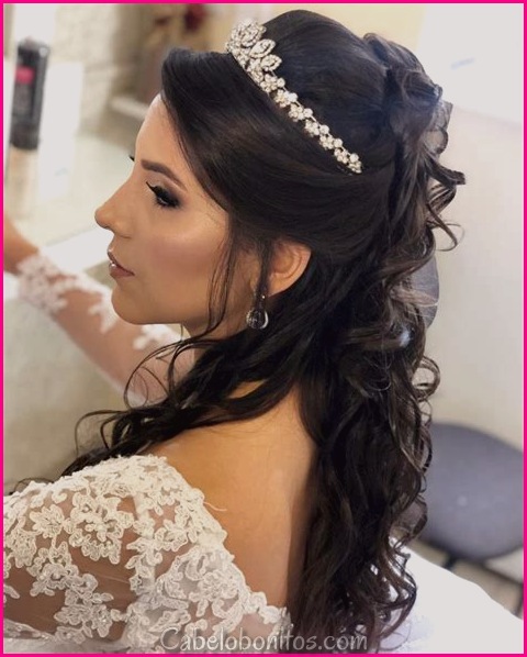 Penteados de Noiva: Cabelo Decorado com Pérolas, Strass e Outros Acessórios